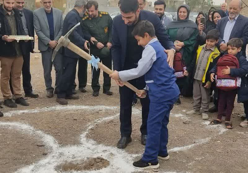 کلنگ مدرسه روستای خیرآباد قم به زمین زده شد